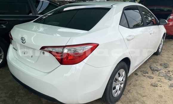 Acheter Occasion Voiture Toyota Corolla II Blanc à Luanda, Province de Luanda Acheter Occasion Voiture Toyota Corolla II Blanc à Luanda, Province de Luanda