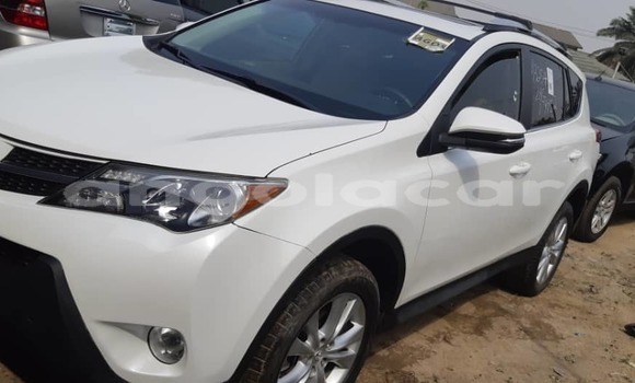Comprar Usado Toyota RAV4 Branco Carro em Luanda em Luanda Province Comprar Usado Toyota RAV4 Branco Carro em Luanda em Luanda Province