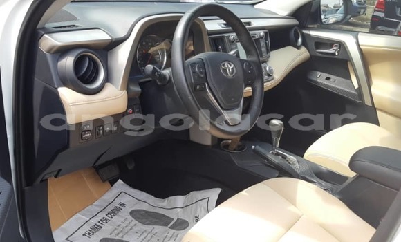 Comprar Usado Toyota RAV4 Branco Carro em Luanda em Luanda Province Comprar Usado Toyota RAV4 Branco Carro em Luanda em Luanda Province