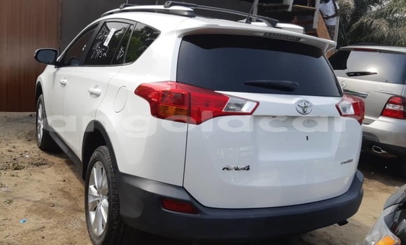 Comprar Usado Toyota RAV4 Branco Carro em Luanda em Luanda Province Comprar Usado Toyota RAV4 Branco Carro em Luanda em Luanda Province