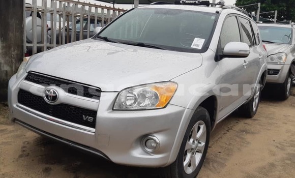 Comprar Usado Toyota RAV4 Prata Carro em Luanda em Luanda Province