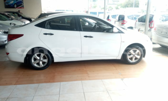 Acheter Occasion Voiture Hyundai Accent Blanc à Luena, Moxico