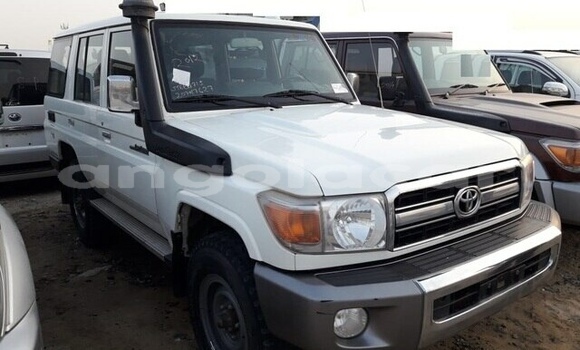 Buy Used Toyota Land Cruiser White Car in Luena in Moxico Buy Used Toyota Land Cruiser White Car in Luena in Moxico