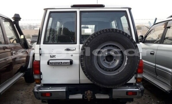 Comprar Usado Toyota Land Cruiser Branco Carro em Luena em Moxico Comprar Usado Toyota Land Cruiser Branco Carro em Luena em Moxico
