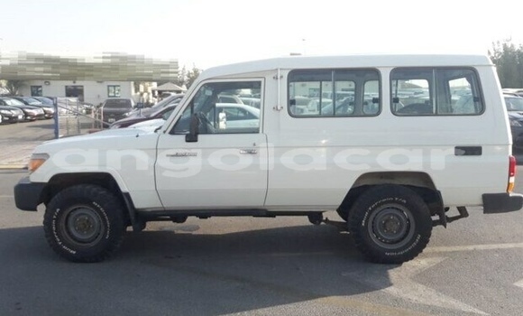 Buy Used Toyota Land Cruiser White Car in Luena in Moxico Buy Used Toyota Land Cruiser White Car in Luena in Moxico