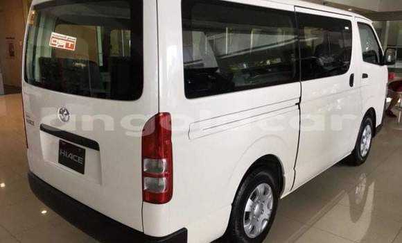 Comprar Usado Toyota Hiace Branco Carro em Luena em Moxico Comprar Usado Toyota Hiace Branco Carro em Luena em Moxico