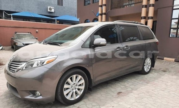 Acheter Occasion Voiture Toyota Sienna Noir à Luanda, Province de Luanda Acheter Occasion Voiture Toyota Sienna Noir à Luanda, Province de Luanda