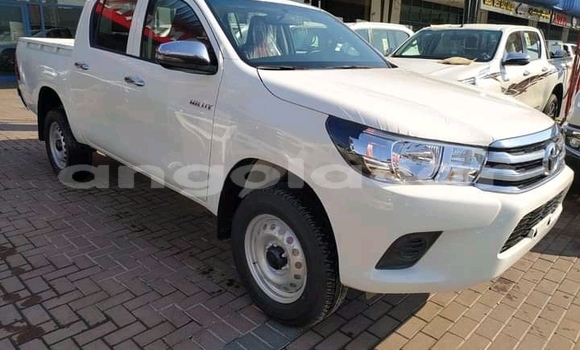Comprar Usado Toyota Hilux Branco Carro em Luanda em Luanda Province