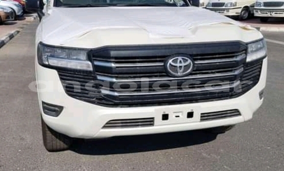 Buy Used Toyota Hilux White Car in Luanda in Luanda Province Buy Used Toyota Hilux White Car in Luanda in Luanda Province