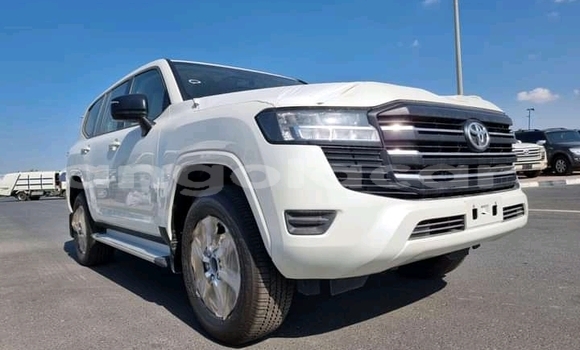 Buy Used Toyota Land Cruiser White Car in Luanda in Luanda Province Buy Used Toyota Land Cruiser White Car in Luanda in Luanda Province