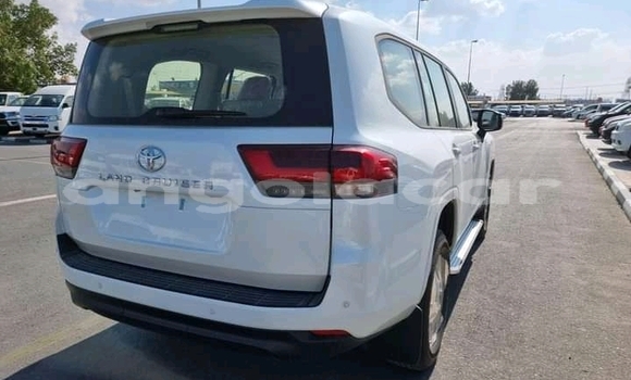 Buy Used Toyota Land Cruiser White Car in Luanda in Luanda Province Buy Used Toyota Land Cruiser White Car in Luanda in Luanda Province