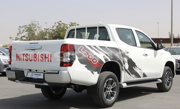 Comprar Importar Mitsubishi L200 Prata Carro em Import - Dubai em Bengo Province Comprar Importar Mitsubishi L200 Prata Carro em Import - Dubai em Bengo Province