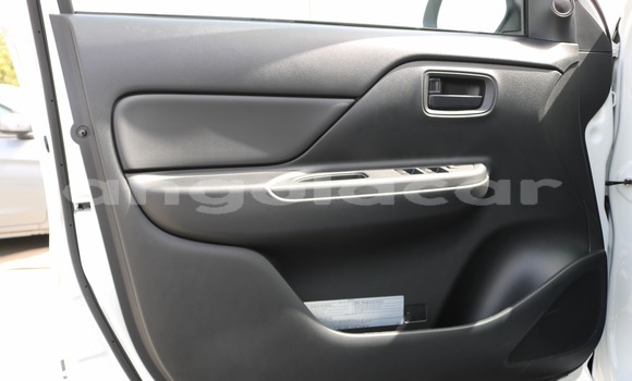 Comprar Importar Mitsubishi L200 Prata Carro em Import - Dubai em Bengo Province Comprar Importar Mitsubishi L200 Prata Carro em Import - Dubai em Bengo Province