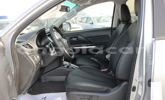 Comprar Importar Mitsubishi L200 Prata Carro em Import - Dubai em Bengo Province Comprar Importar Mitsubishi L200 Prata Carro em Import - Dubai em Bengo Province