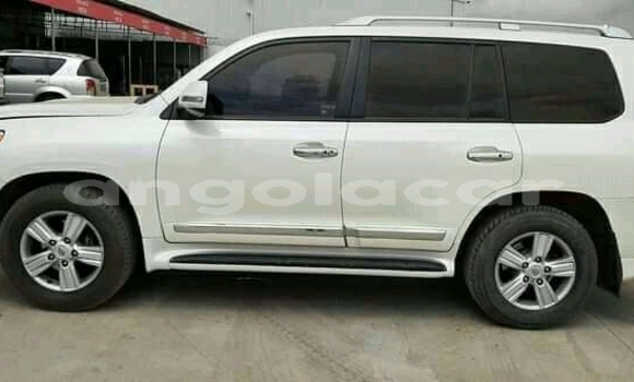 Buy Used Toyota Land Cruiser White Car in Luanda in Luanda Province Buy Used Toyota Land Cruiser White Car in Luanda in Luanda Province