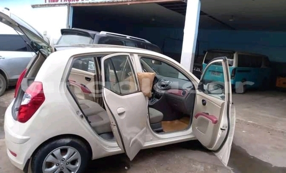 Acheter Occasion Voiture Hyundai i10 Blanc à Luanda, Province de Luanda Acheter Occasion Voiture Hyundai i10 Blanc à Luanda, Province de Luanda