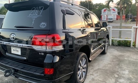 Buy Used Toyota Land Cruiser Black Car in Luanda in Luanda Province