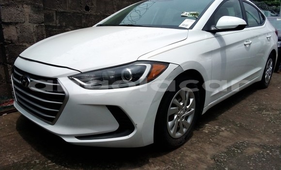 Comprar Usado Hyundai Elantra Branco Carro em Luanda em Luanda Province