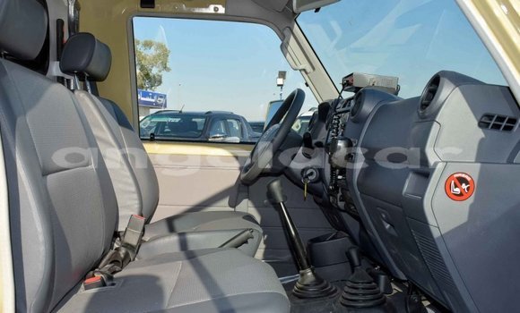 Comprar Novo Toyota Land Cruiser Bege Carro em Benguela em Benguela Comprar Novo Toyota Land Cruiser Bege Carro em Benguela em Benguela