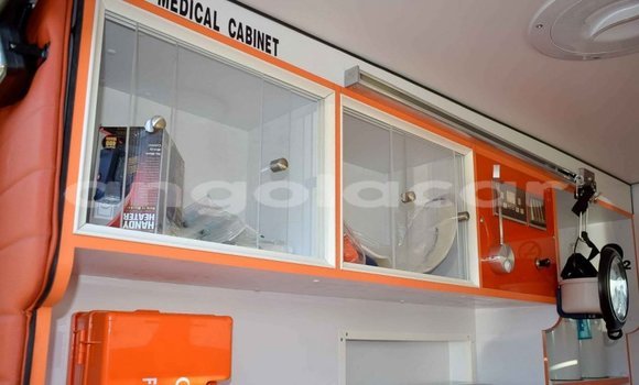 Comprar Novo Toyota Land Cruiser Bege Carro em Benguela em Benguela Comprar Novo Toyota Land Cruiser Bege Carro em Benguela em Benguela