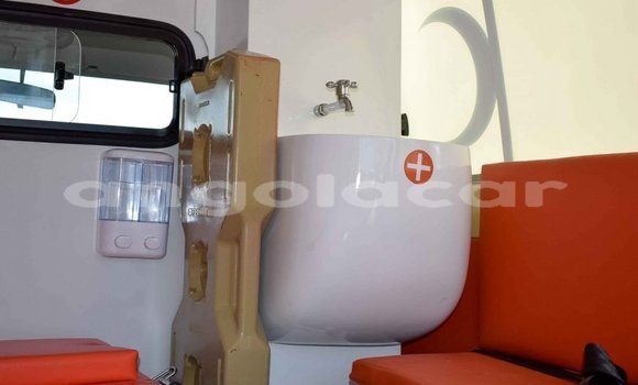 Comprar Novo Toyota Land Cruiser Bege Carro em Benguela em Benguela Comprar Novo Toyota Land Cruiser Bege Carro em Benguela em Benguela