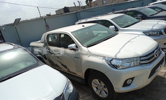Acheter Occasion Voiture Toyota Hiluxe Revo Blanc à Luanda, Province de Luanda Acheter Occasion Voiture Toyota Hiluxe Revo Blanc à Luanda, Province de Luanda
