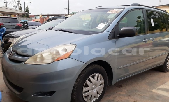 Acheter Occasion Voiture Toyota Sienna Bleu à Luanda, Province de Luanda