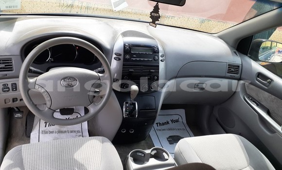 Acheter Occasion Voiture Toyota Sienna Bleu à Luanda, Province de Luanda Acheter Occasion Voiture Toyota Sienna Bleu à Luanda, Province de Luanda