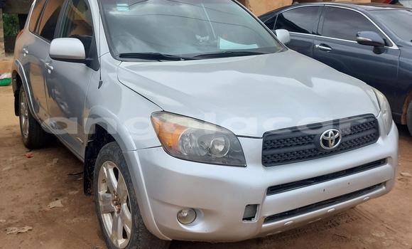 Acheter Occasion Voiture Toyota RAV4 Gris à Luanda, Province de Luanda Acheter Occasion Voiture Toyota RAV4 Gris à Luanda, Province de Luanda