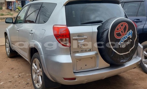 Acheter Occasion Voiture Toyota RAV4 Gris à Luanda, Province de Luanda Acheter Occasion Voiture Toyota RAV4 Gris à Luanda, Province de Luanda