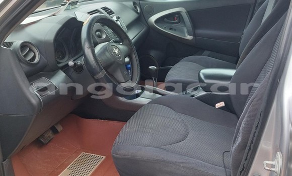 Acheter Occasion Voiture Toyota RAV4 Gris à Luanda, Province de Luanda Acheter Occasion Voiture Toyota RAV4 Gris à Luanda, Province de Luanda