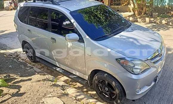 Buy Used Toyota Avanza Silver Car in Luanda in Luanda Province