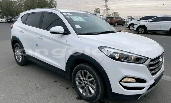 Buy Used Hyundai Tucson White Car in Luanda in Luanda Province