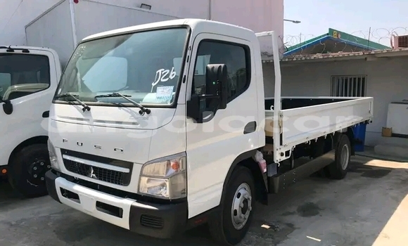 Comprar Usado Mitsubishi Colt Branco Carro em Luanda em Luanda Province