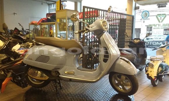 Acheter Neuf Moto Vespa GT Blanc à Luanda, Province de Luanda Acheter Neuf Moto Vespa GT Blanc à Luanda, Province de Luanda