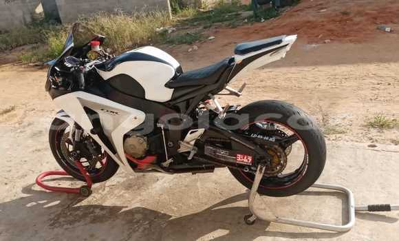 Comprar Usado Honda CBR Branco Moto em Luanda em Luanda Province