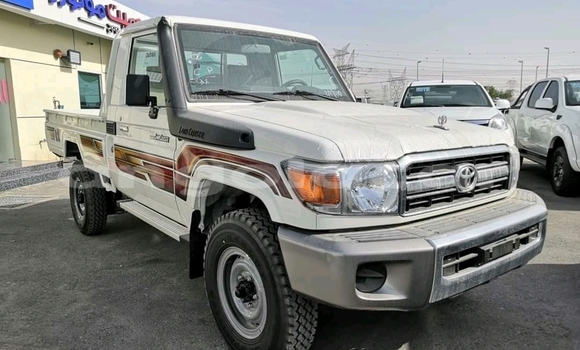 Acheter Occasion Voiture Toyota Pickup Blanc à Luanda, Province de Luanda Acheter Occasion Voiture Toyota Pickup Blanc à Luanda, Province de Luanda