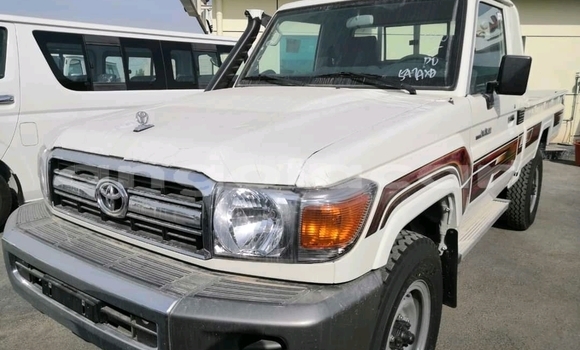 Acheter Occasion Voiture Toyota Pickup Blanc à Luanda, Province de Luanda Acheter Occasion Voiture Toyota Pickup Blanc à Luanda, Province de Luanda