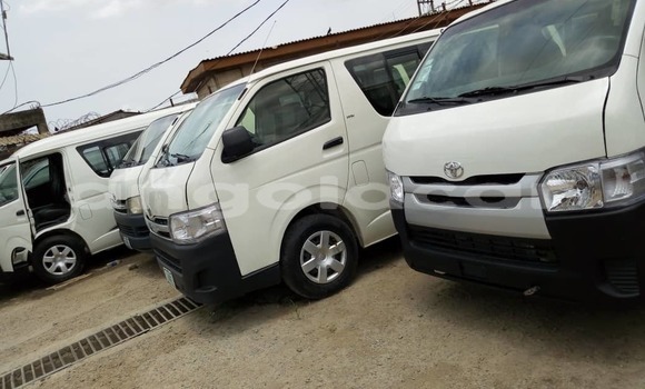 Acheter Occasion Voiture Toyota Hiace Blanc à Luanda, Province de Luanda