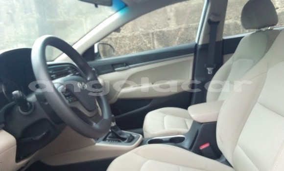 Comprar Usado Hyundai Elantra Branco Carro em Luanda em Luanda Province