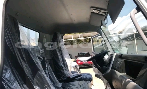 Acheter Occasion Voiture Mitsubishi Colt Blanc à Luanda, Province de Luanda Acheter Occasion Voiture Mitsubishi Colt Blanc à Luanda, Province de Luanda