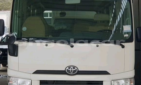 Comprar Usado Toyota Coaster Branco Carro em Luena em Moxico