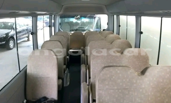 Comprar Usado Toyota Coaster Branco Carro em Luena em Moxico Comprar Usado Toyota Coaster Branco Carro em Luena em Moxico