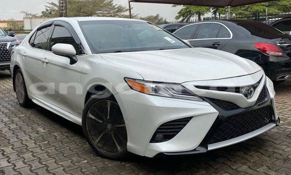 Comprar Usado Toyota Camry Branco Carro em Luena em Moxico Comprar Usado Toyota Camry Branco Carro em Luena em Moxico