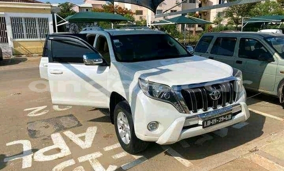 Buy Used Toyota Land Cruiser Prado White Car in Luanda in Luanda Province