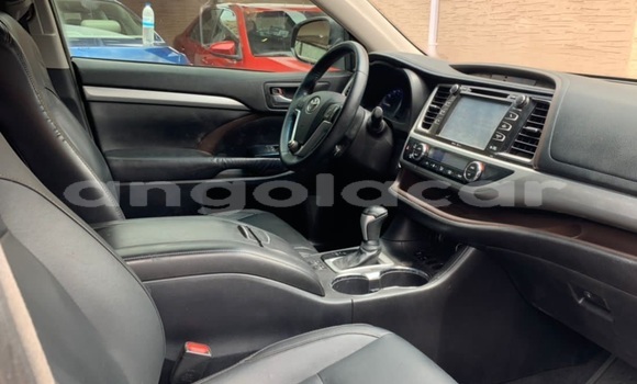 Acheter Occasion Voiture Toyota Highlander Gris à Luanda, Province de Luanda Acheter Occasion Voiture Toyota Highlander Gris à Luanda, Province de Luanda