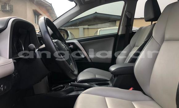 Comprar Usado Toyota RAV4 Vermelho Carro em Luanda em Luanda Province Comprar Usado Toyota RAV4 Vermelho Carro em Luanda em Luanda Province