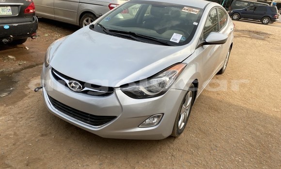 Comprar Usado Hyundai Elantra Outro Carro em Luanda em Luanda Province
