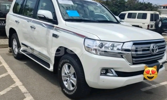 Comprar Usado Toyota Land Cruiser Prado Branco Carro em Luanda em Luanda Province Comprar Usado Toyota Land Cruiser Prado Branco Carro em Luanda em Luanda Province
