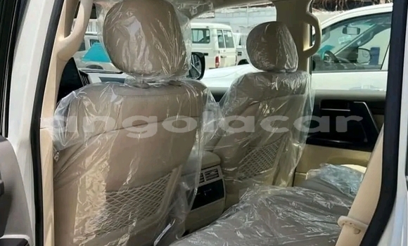 Acheter Occasion Voiture Toyota Land Cruiser Prado Blanc à Luanda, Province de Luanda Acheter Occasion Voiture Toyota Land Cruiser Prado Blanc à Luanda, Province de Luanda